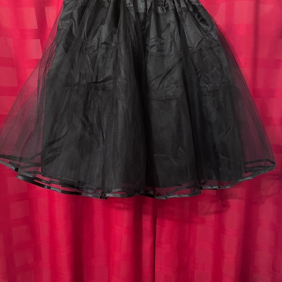 Crinoline size medium - Picture 3 of 3